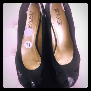 Size 11 (fits like 10) Kenneth Cole Black Wedges